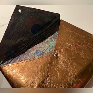 Envelope Lisboa Bronze Metallic Leather Clutch